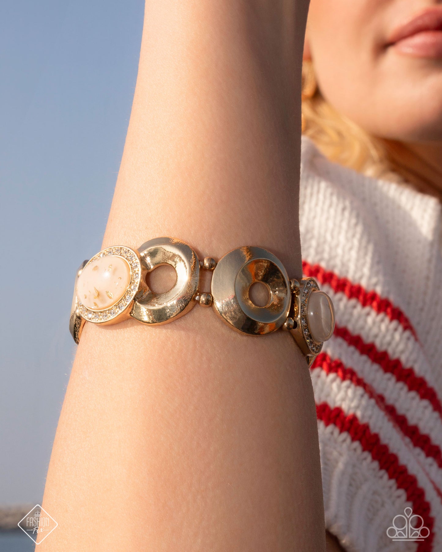 Feminine Flecks Gold